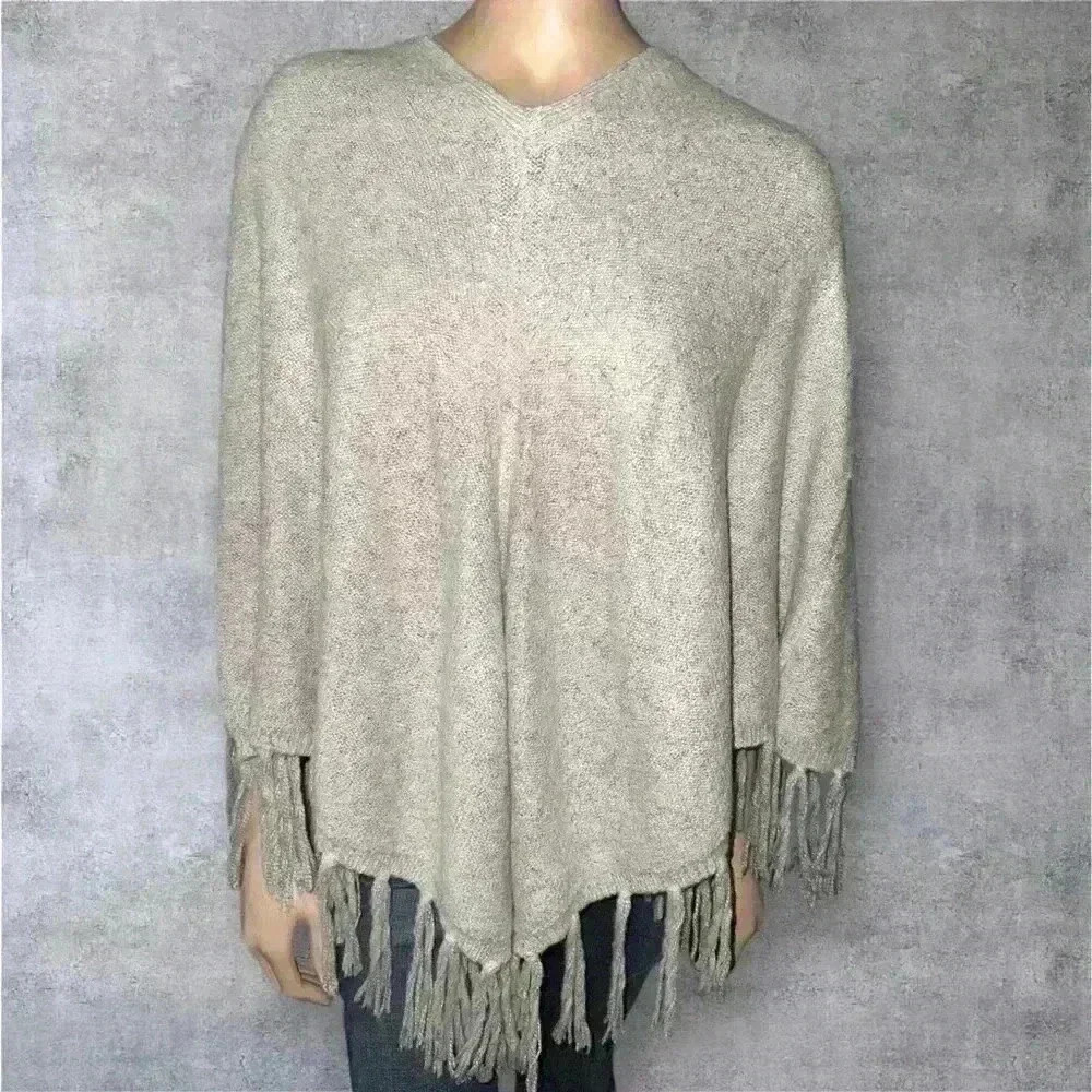 NWOT Banana Republic Women’s Cotton Blend Poncho sweater with fringe M/L Petite